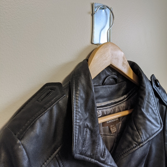 Danier Leather Jacket. Vintage 90s. - Picture 11 of 12